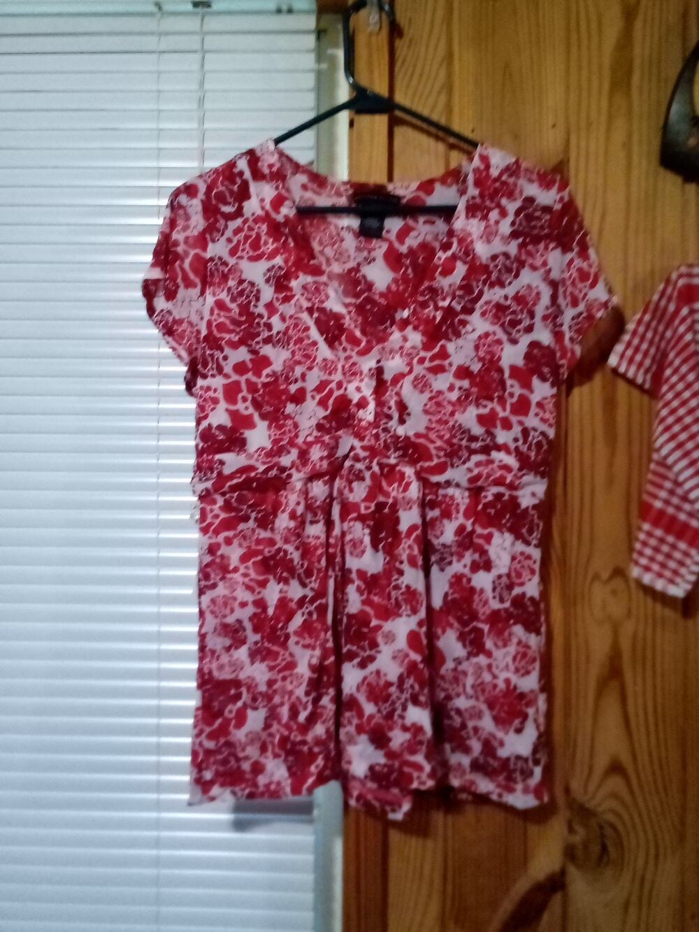 Madison Studio Red & White V-Neck Empire Babydoll Top L